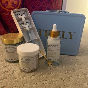 Truly Coco Cloud Shave Set